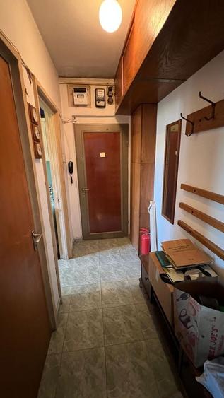 Apartament cu 4 camere semidecomandat în Gorjului