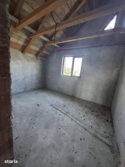 Casă cu 7 camere cu Teren 1118 Mp în Central
