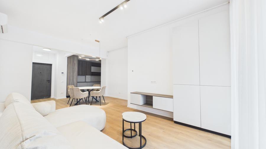 Apartament cu 3 camere semidecomandat în Grivița