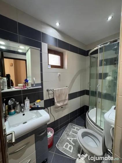 Casă cu 8 camere cu Teren 380 Mp în Griviței