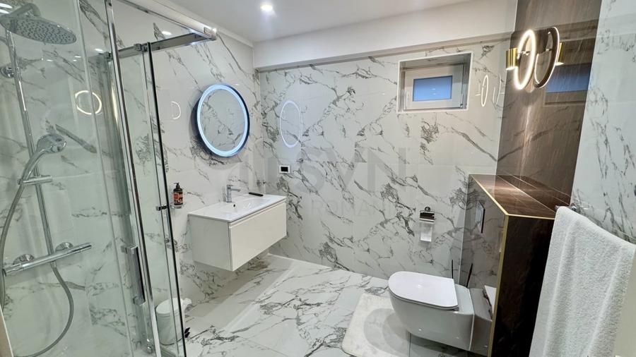 Casă individuală cu 10 camere cu Piscina în Cornu