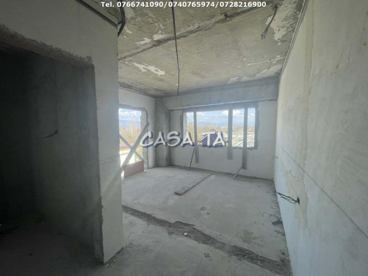 Spațiu comercial, de 778 mp, în Drăguțești