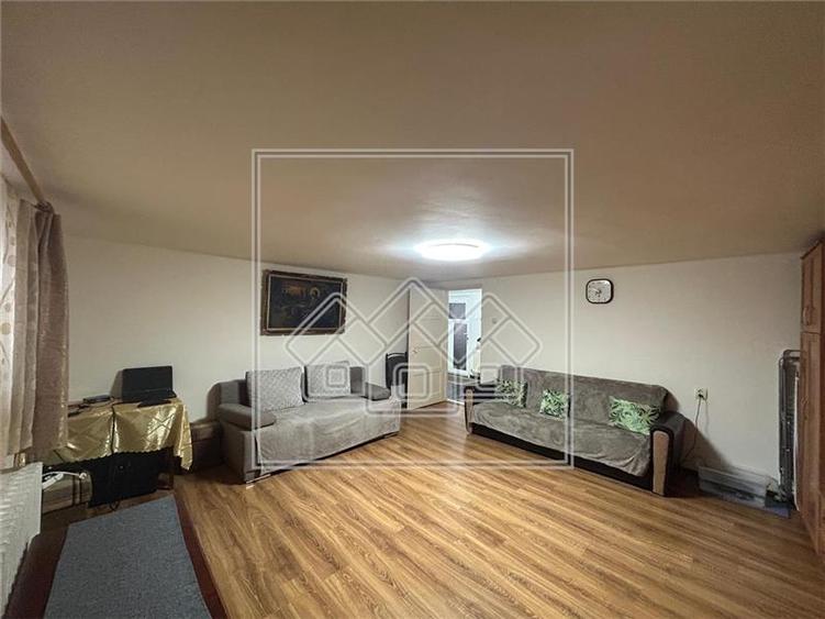 Apartament cu 2 camere decomandat în Lupeni