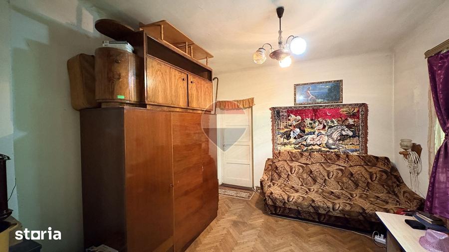 Casă cu 5 camere cu Teren 716 Mp în Central