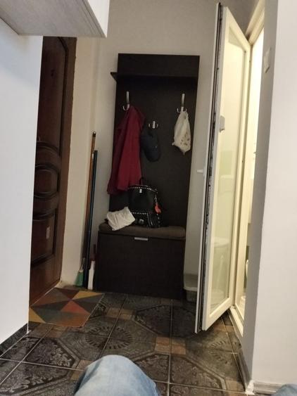 Vand garsoniera confort 3, zona Baicului,15m2.et 4/4.Garsoniera este mobilatautilata.GazeBlocul este anvelopatSector 2 - 4