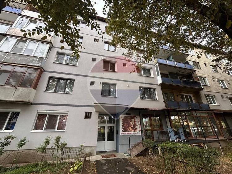 Apartament cu 2 camere decomandat, mobilat în Central