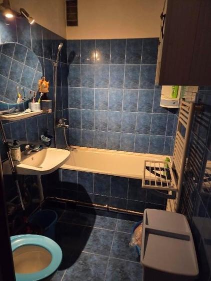 Apartament cu 3 camere nedecomandat, mobilat în Central
