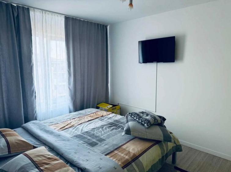 Apartament cu 3 camere semidecomandat în Florești