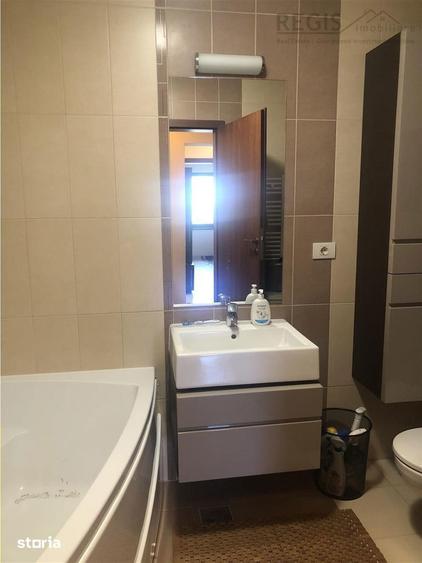 Apartament cu 3 camere decomandat, mobilat în Tractorul