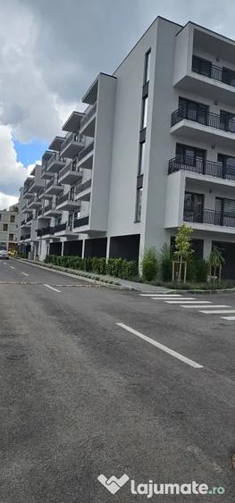 Apartament cu 2 camere decomandat în Tractorul