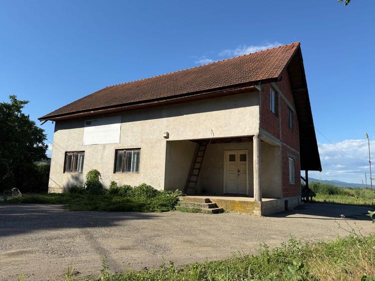 Casă cu 4 camere în Central