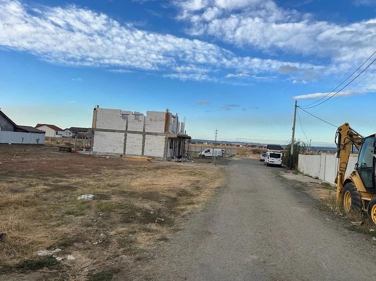 Teren de 2700 mp, în Central