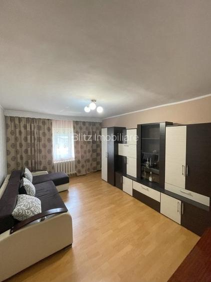 Apartament de vanzare, cu 3 camere decomandat, 68 mp, parter, zona Pasunii