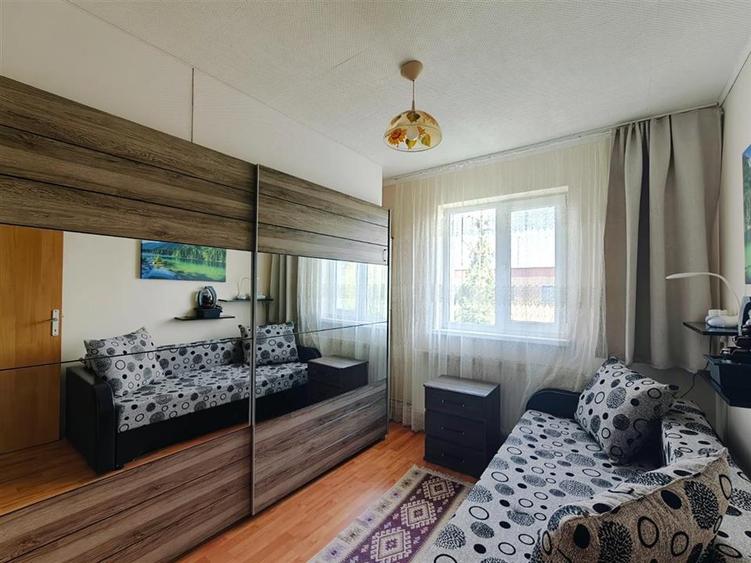 Apartament cu 3 camere semidecomandat în Florilor