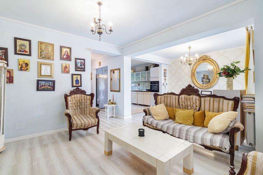 Casă cu 5 camere cu Teren 160 Mp în Pipera