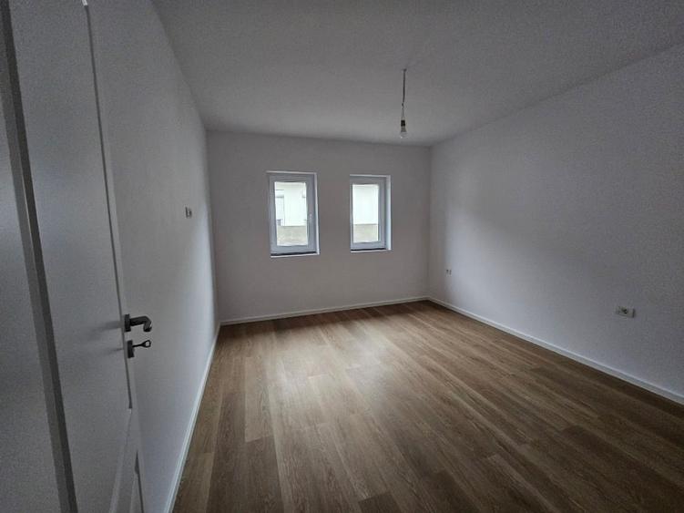 Duplex cu 3 camere cu Canalizare în Șag