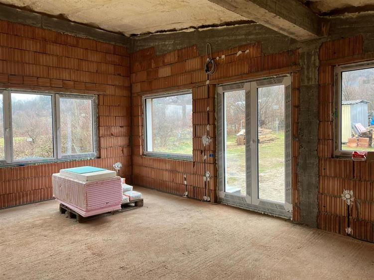 Casă cu 3 camere cu Teren 900 Mp în Tăuții-Măgherăuș