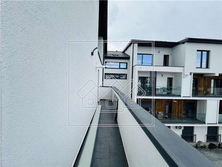 Apartament cu 3 camere nedecomandat, mobilat în Exterior Sud