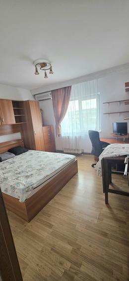 Apartament cu 3 camere decomandat în Gară