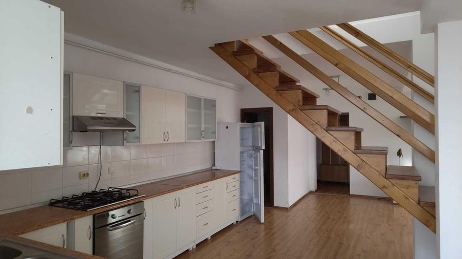 Apartament cu 4 camere decomandat în Central