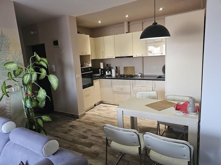 Apartament cu 2 camere decomandat în Bârzești