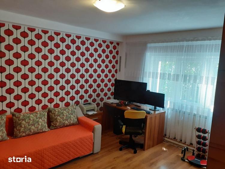 Apartament cu 3 camere decomandat în Nerva Traian