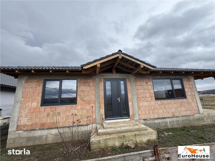 Casa la rosu de vanzare in Alba Iulia - 1