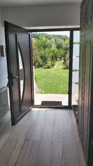 Casă individuală cu 5 camere cu Canalizare în Surani