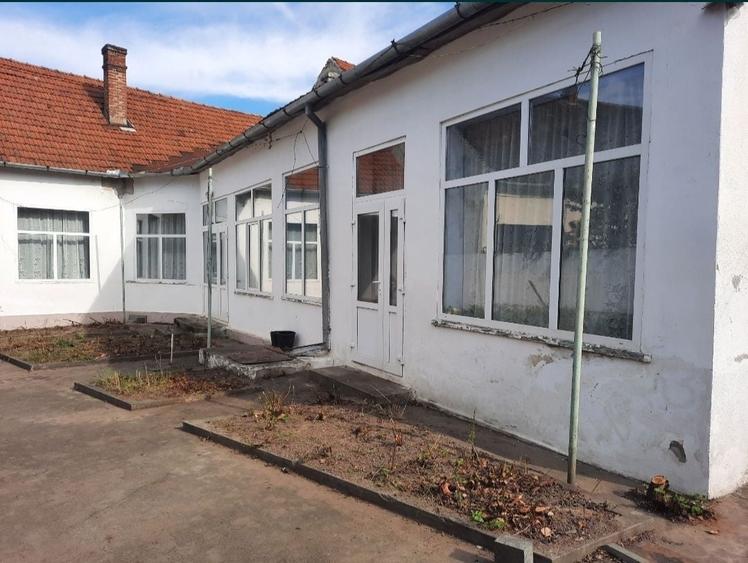 Casă cu 4 camere în Chesinț