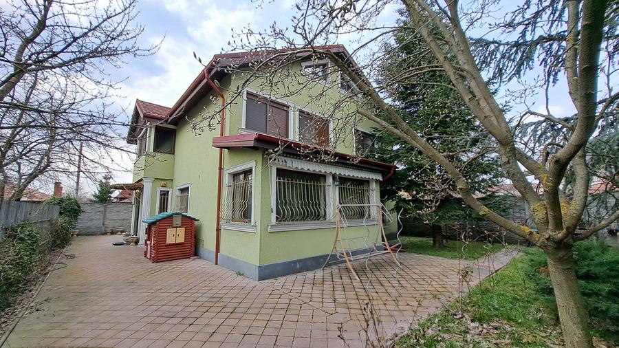 Casă individuală cu 5 camere cu Teren 893 Mp în Ultracentral