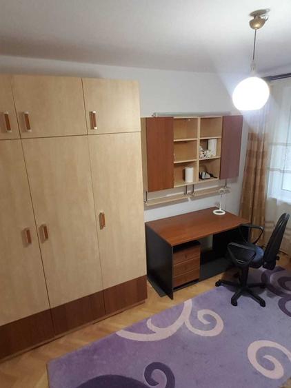 Apartament cu 3 camere decomandat în Cornișa