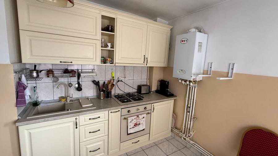 Apartament cu 3 camere decomandat în Exterior Vest