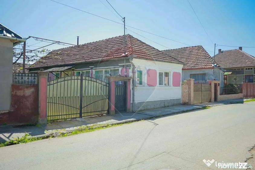 Casă cu 4 camere cu Teren 901 Mp în Vadu Crișului