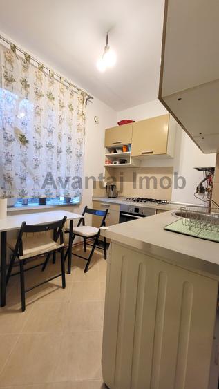 Floreasca, Bach, centrala de apartament, bloc anvelopat, decomandat - 2