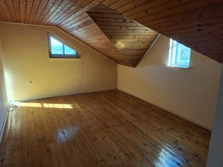 Casă individuală cu 5 camere cu Canalizare în Central