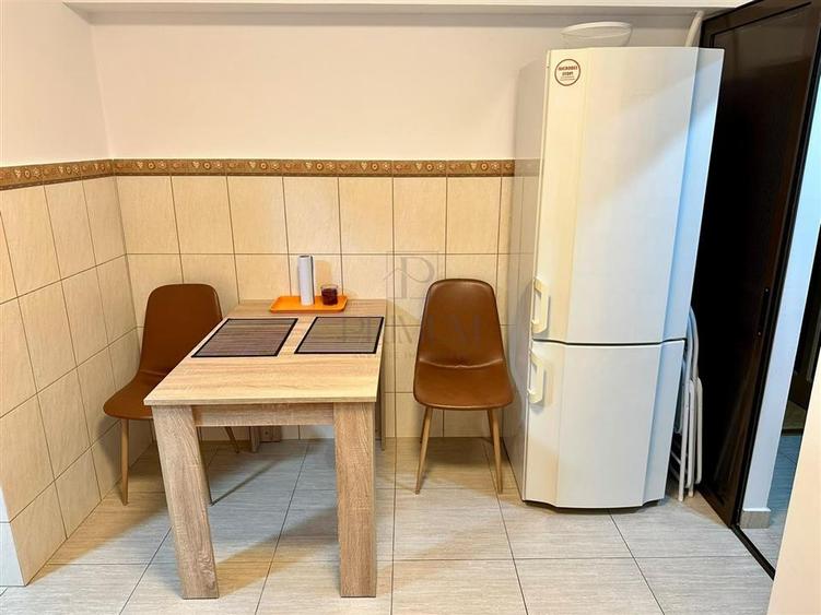 Apartament cu 3 camere decomandat, mobilat în Lipovei