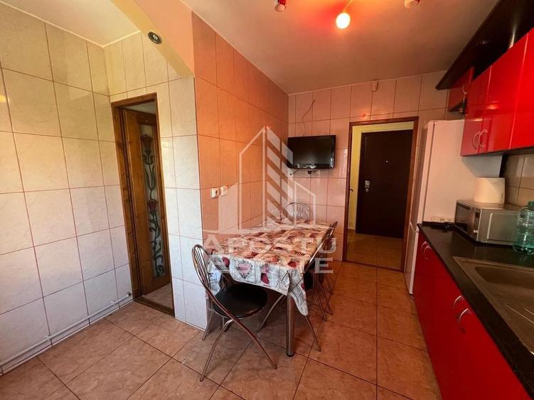 Apartament cu 3 camere decomandat, mobilat în Girocului