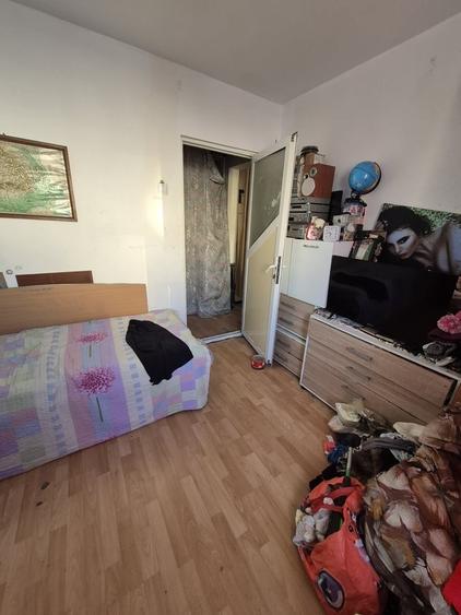 Apartament semidecomandat în Costin Georgian