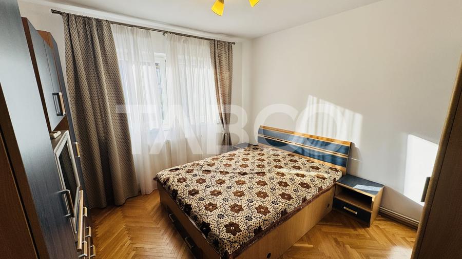 Apartament cu 3 camere decomandat, mobilat în Vasile Aaron