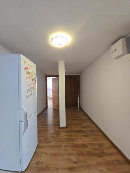 Apartament cu 4 camere semidecomandat în Dobroești