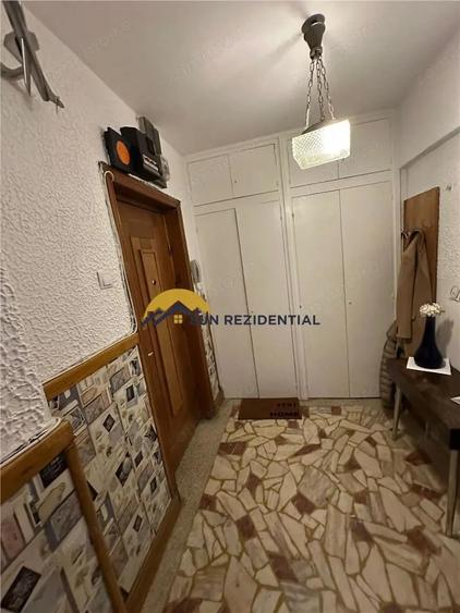 Apartament cu 4 camere decomandat, mobilat în Calea Victoriei