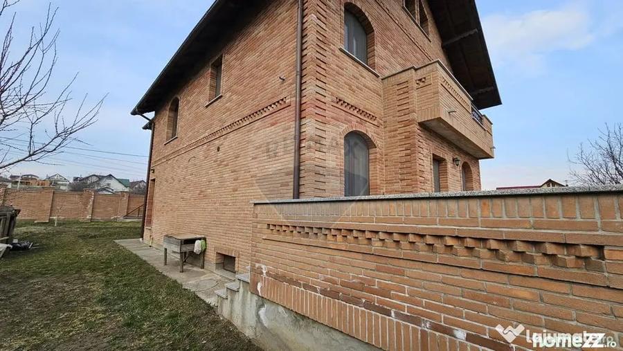 Casă cu 5 camere cu Teren 840 Mp în Șcheia