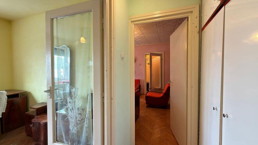 Apartament cu 2 camere semidecomandat, mobilat în Central