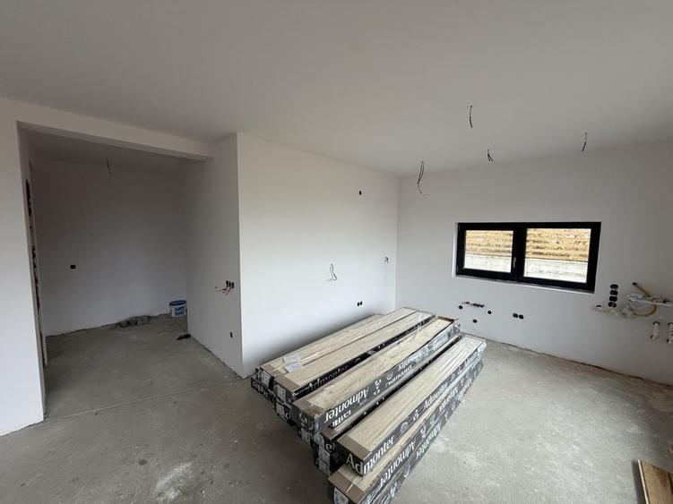 Casă cu 4 camere cu Teren 105 Mp în Central