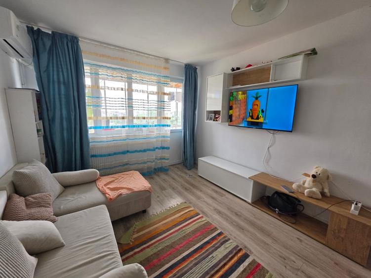 Apartament cu 2 camere semidecomandat în Berceni