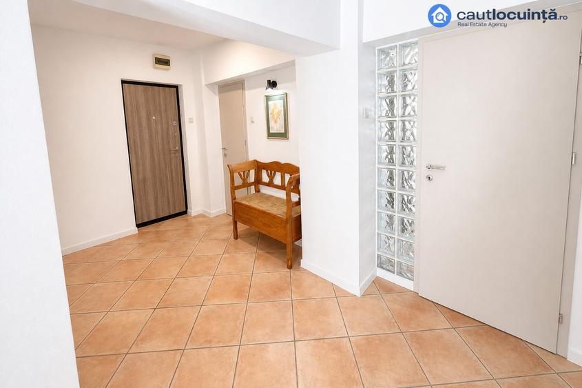 Apartament cu 3 camere în Mitropolie