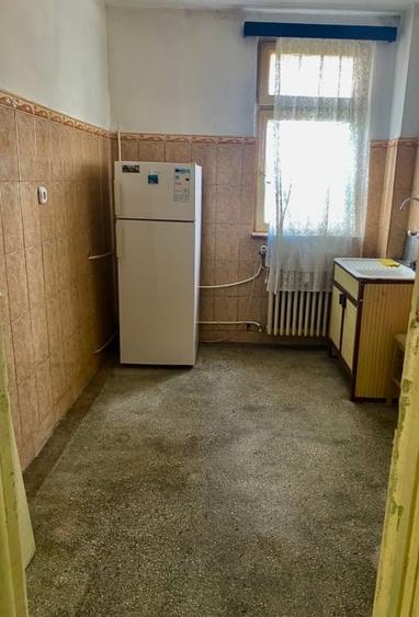 Apartament cu 2 camere semidecomandat în Sărari