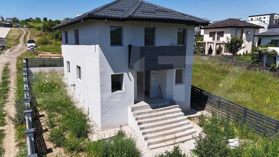 Casă individuală cu 4 camere cu Teren 400 Mp în Rediu