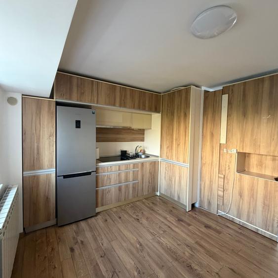 Apartament cu 3 camere semidecomandat în P-ța Alba Iulia