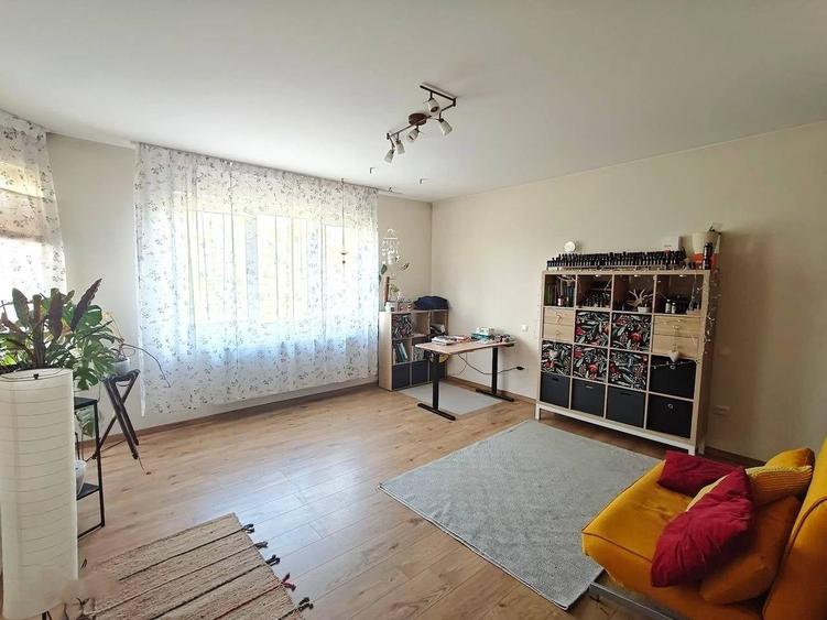 Apartament cu 3 camere în Bună Ziua